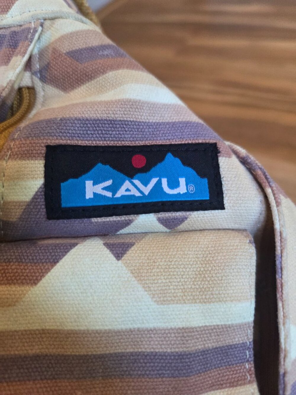 Kavu Rope Slingback Bag Purple and Cream Abstract Mountain Print - Picture 3 of 7